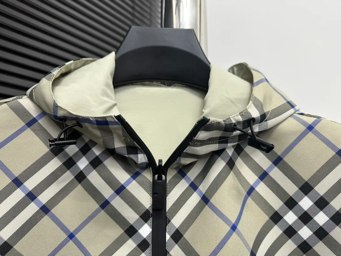 【Burberry】BBR 、 、 、 ， Breathable 、 ； Wear-Resistant . 。 、 ， ， 、 。 、 ， ： ， Classic ， ➕ ， “ ” ， ， 。 Size：S M L XL